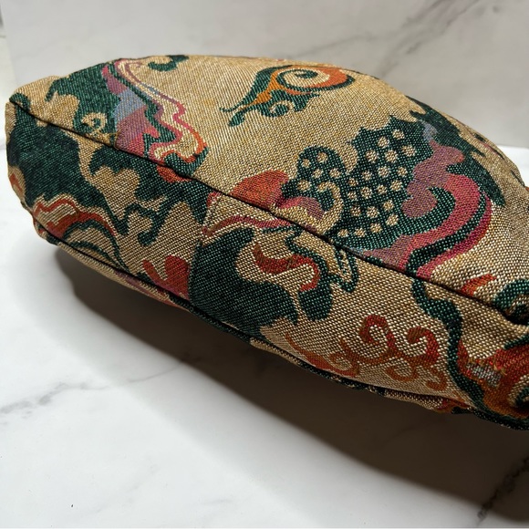 Tapestry handbag with wooden handles by Victoria U.S.A. Vintage - Picture 7 of 17